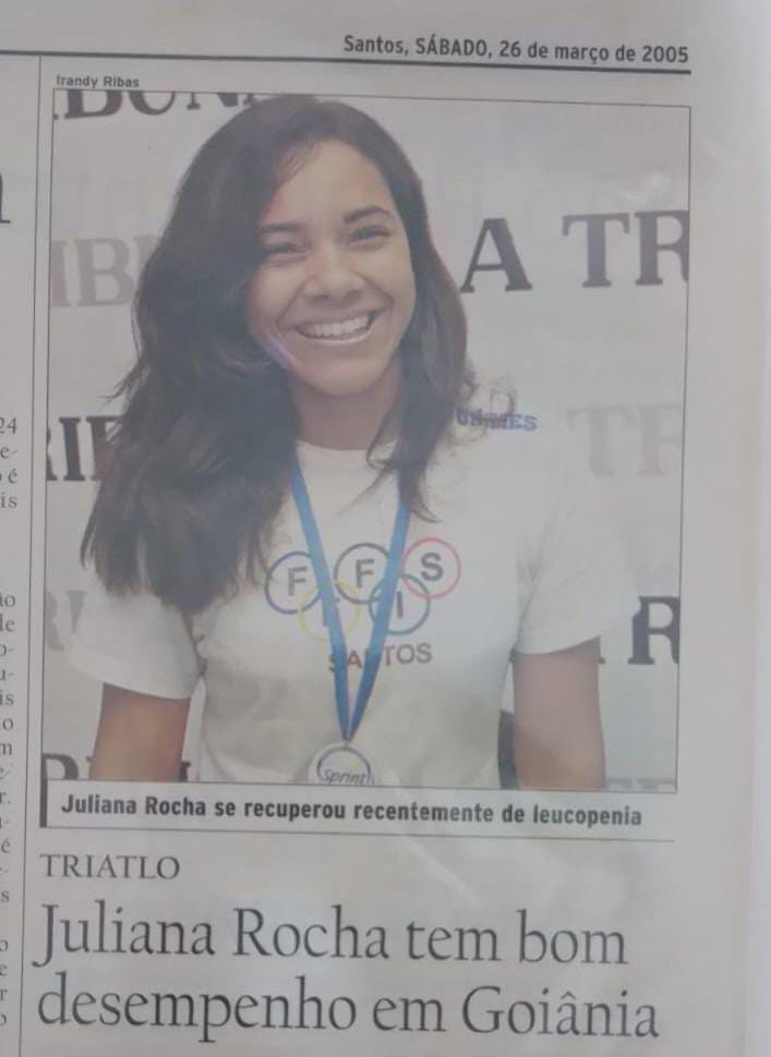 Triatleta Julianna Rocha ne reportagem de Jornal.