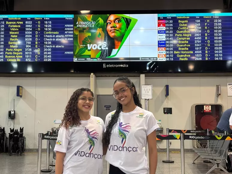 Duda Macedo e Emily Moreira embarcando no Aeroporto.